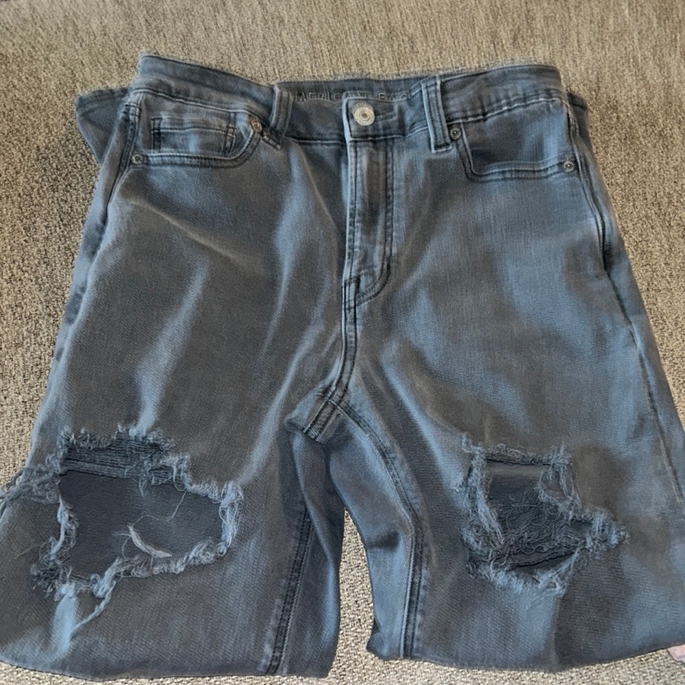 GREY RIPPED JEANS